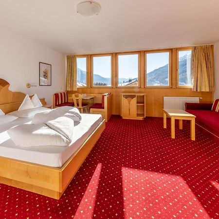 Hotel Schwarzer Adler Resia Bagian luar foto