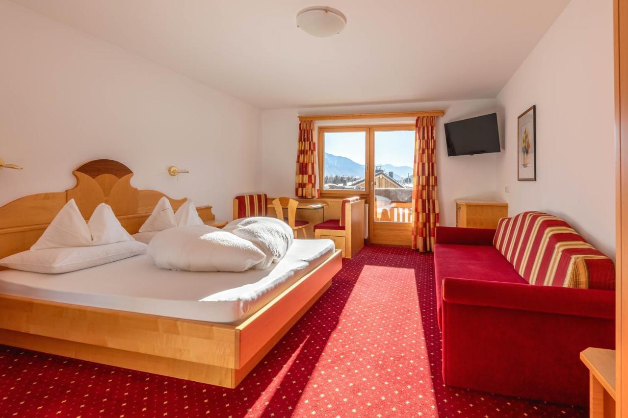 Hotel Schwarzer Adler Resia Bagian luar foto