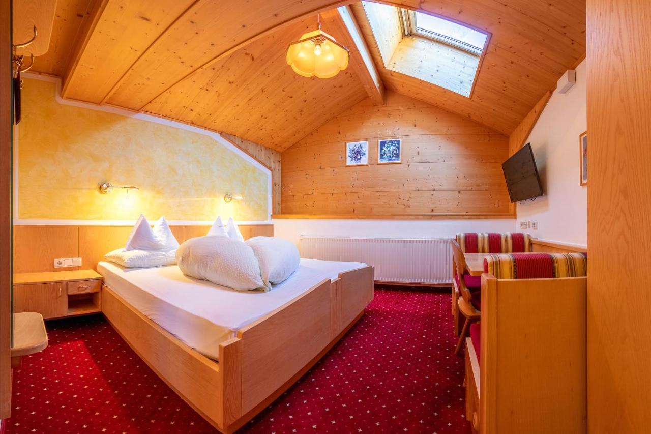 Hotel Schwarzer Adler Resia Bagian luar foto