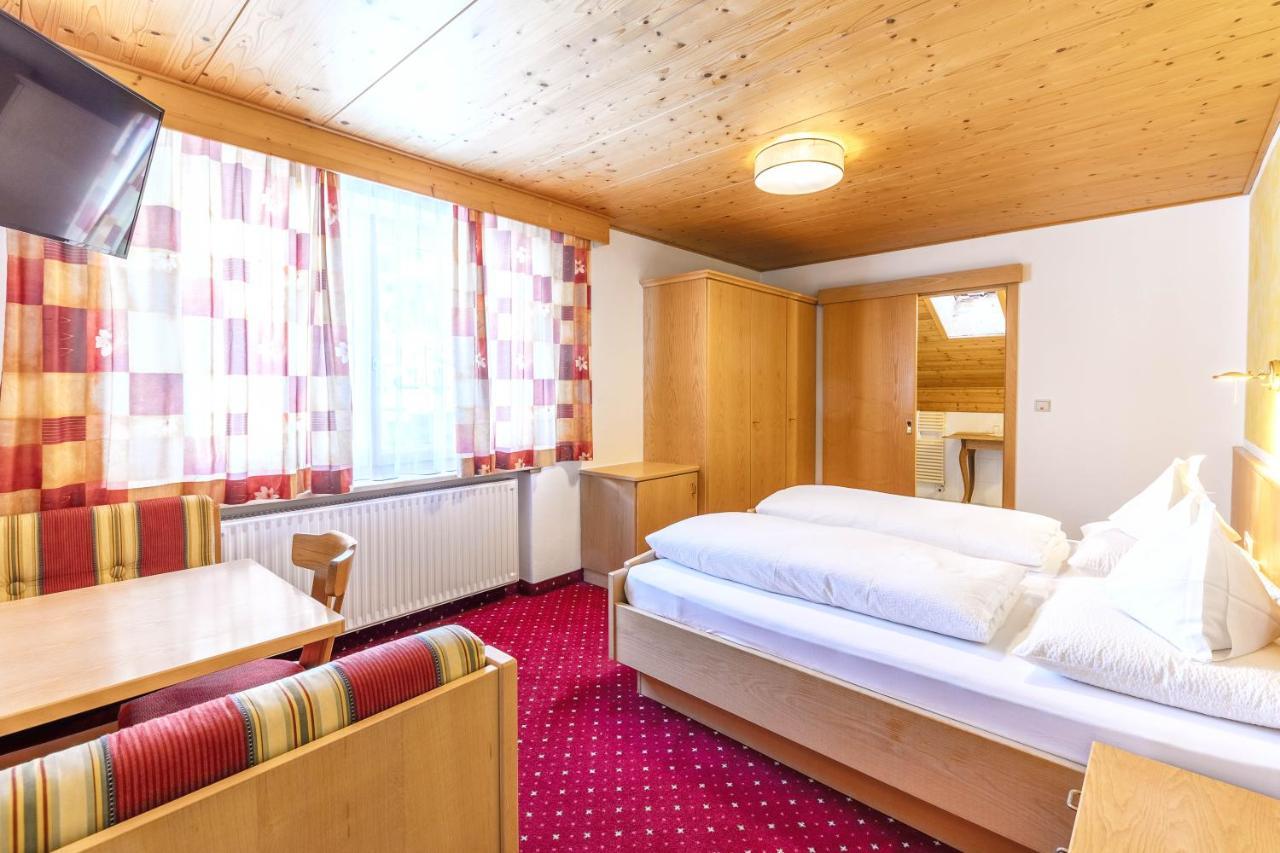 Hotel Schwarzer Adler Resia Bagian luar foto