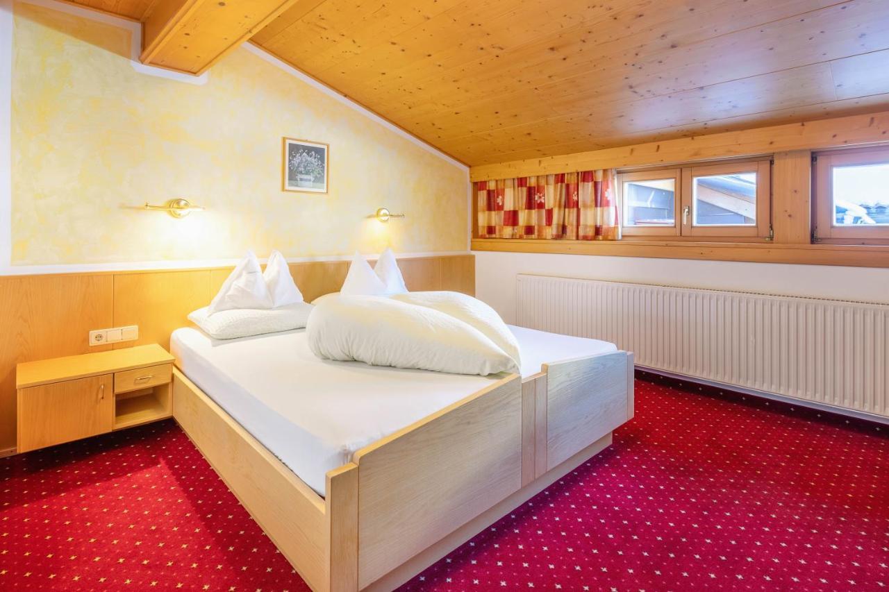 Hotel Schwarzer Adler Resia Bagian luar foto