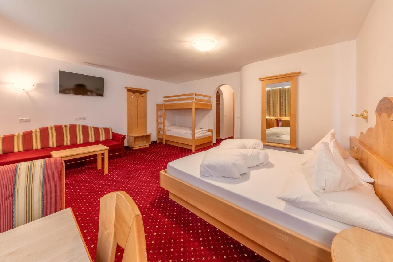 Hotel Schwarzer Adler Resia Bagian luar foto