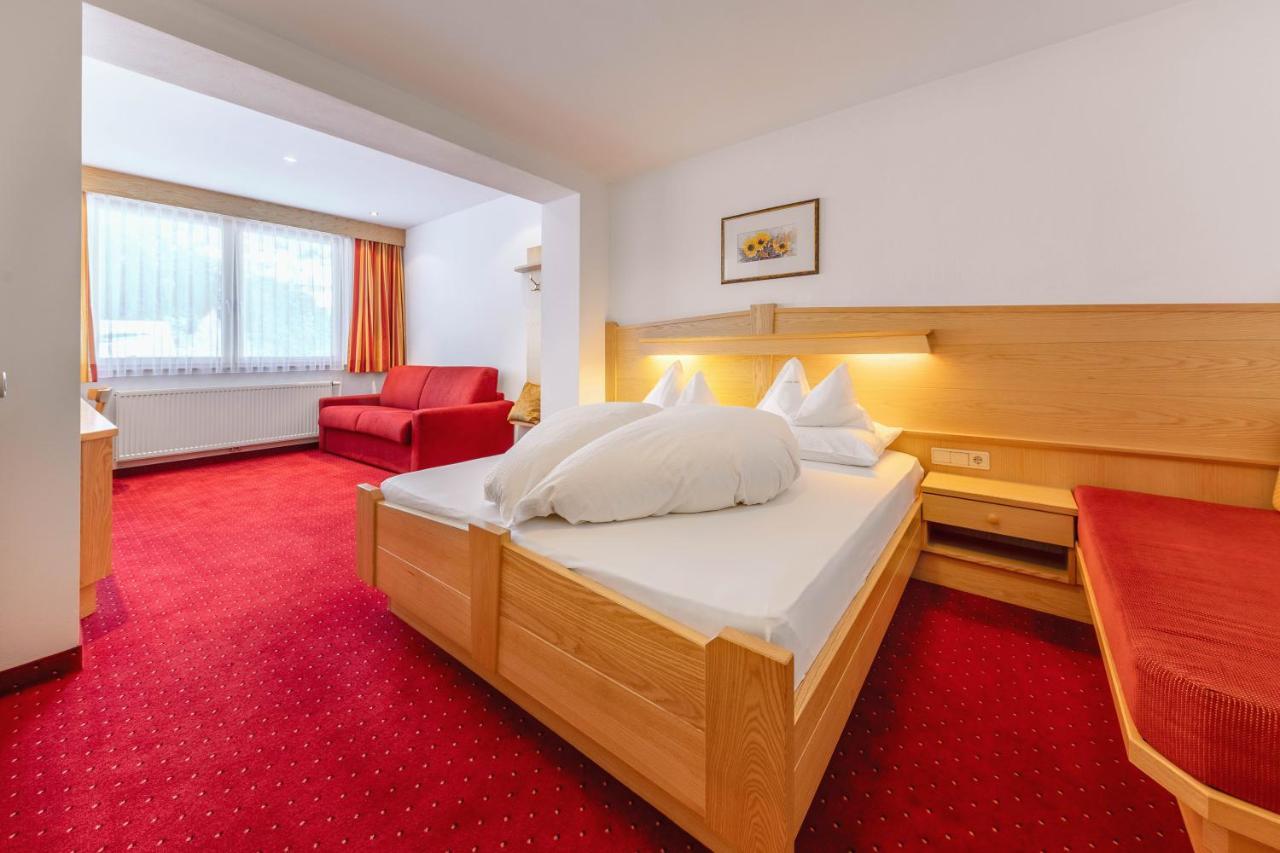Hotel Schwarzer Adler Resia Bagian luar foto