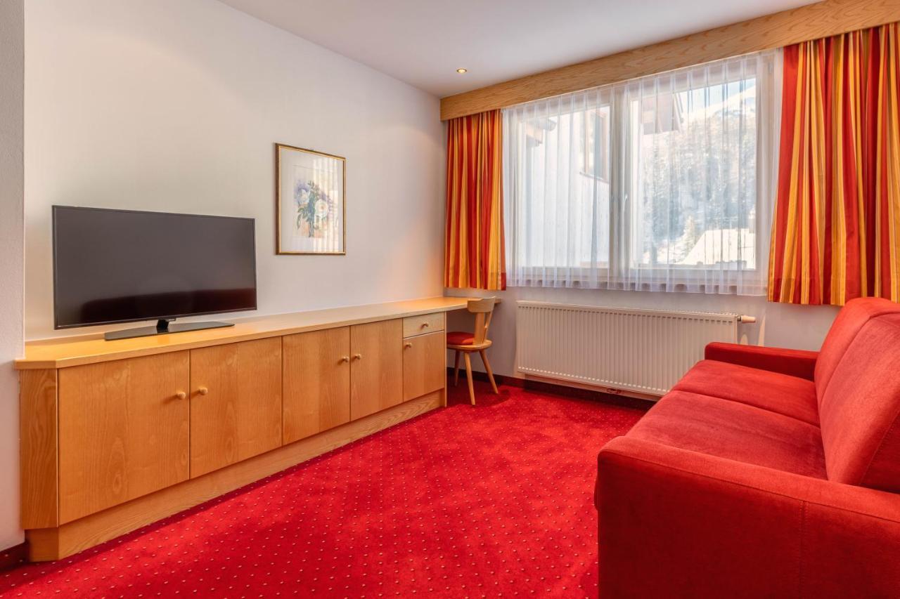 Hotel Schwarzer Adler Resia Bagian luar foto