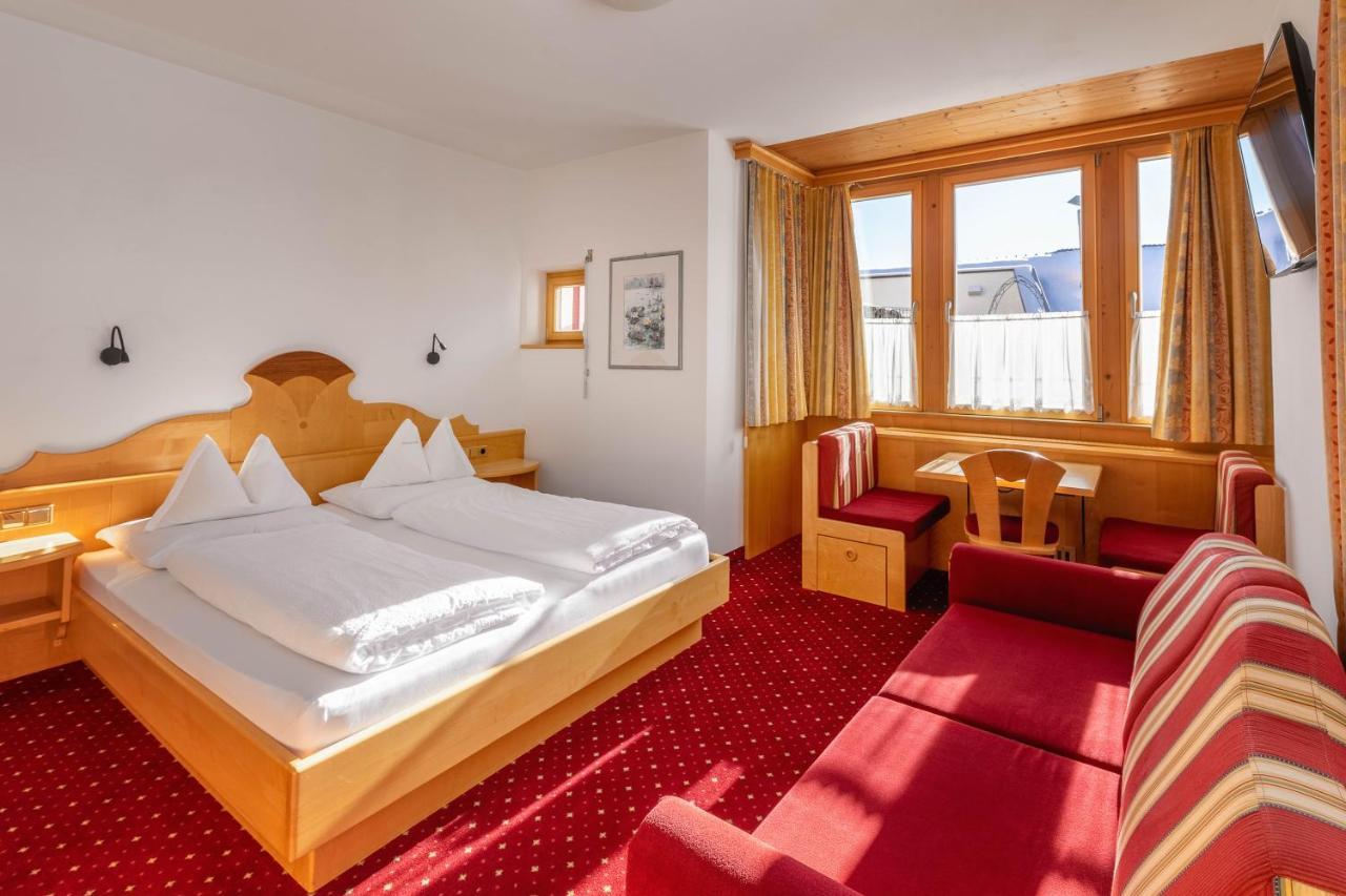 Hotel Schwarzer Adler Resia Bagian luar foto