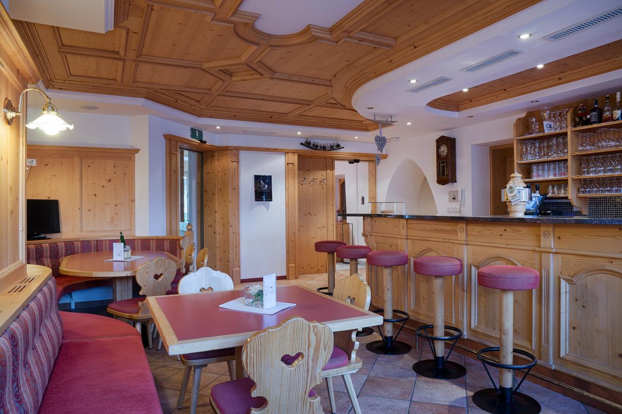Hotel Schwarzer Adler Resia Bagian luar foto