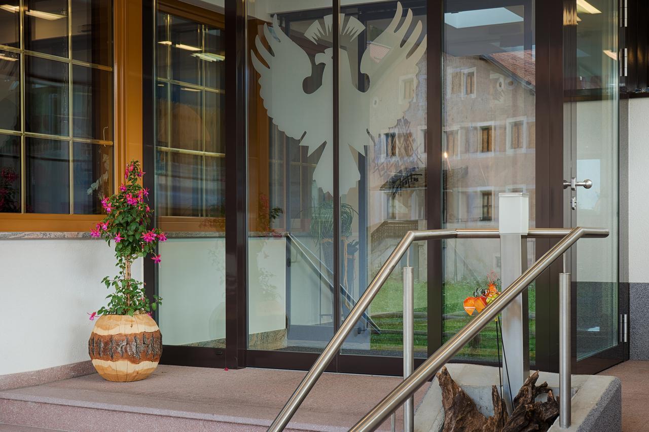 Hotel Schwarzer Adler Resia Bagian luar foto